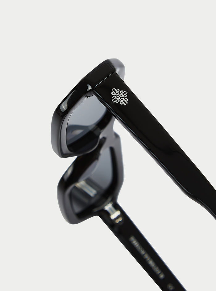 EMBLEM SUNGLASSES - BLACK