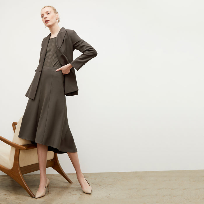 Side image of a woman wearing the Charli Top - Textured Knit in Light Ash