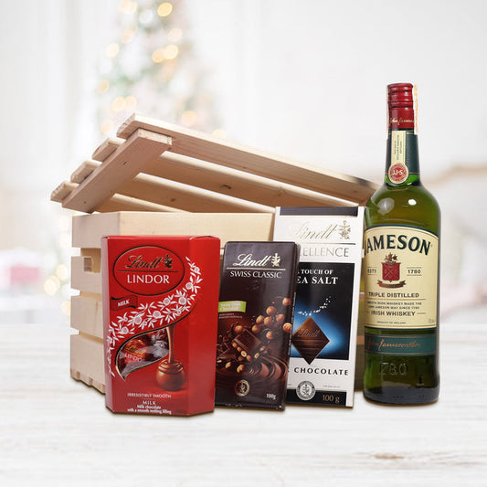 Christmas Basket - Whiskey & Chocolate (HG48)