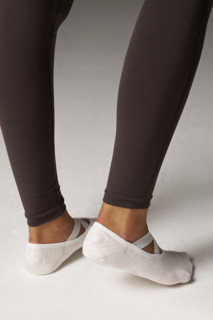 EMBLEM BARRE GRIP SOCKS - BONE