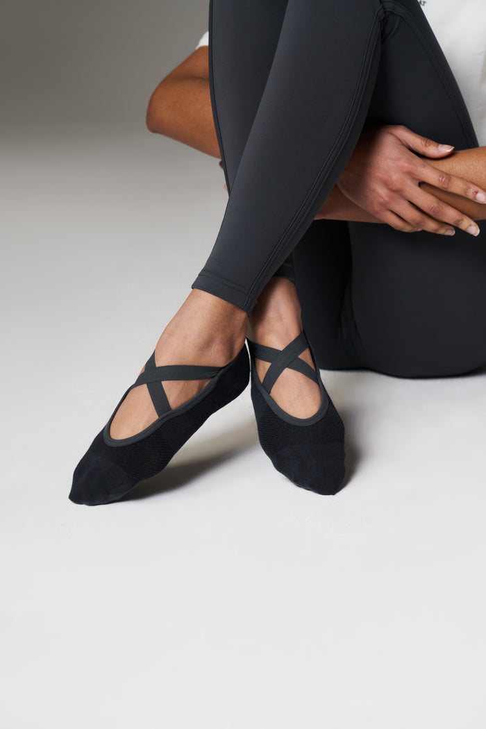 EMBLEM BARRE GRIP SOCKS - MIDNIGHT GREY