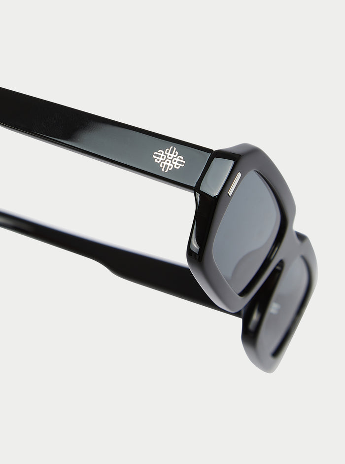 EMBLEM SUNGLASSES - BLACK