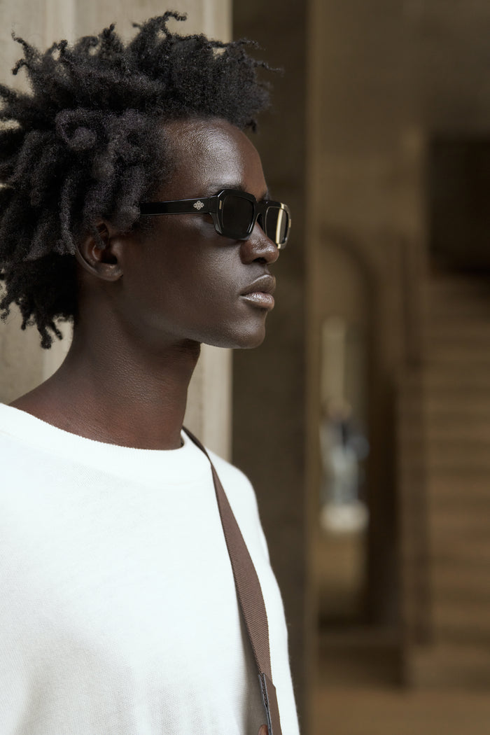EMBLEM SUNGLASSES - BLACK