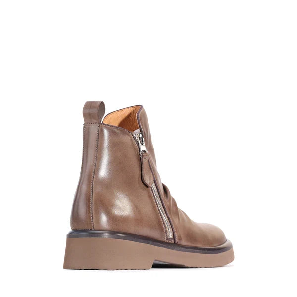 EOS THEONA NOCCIOLA