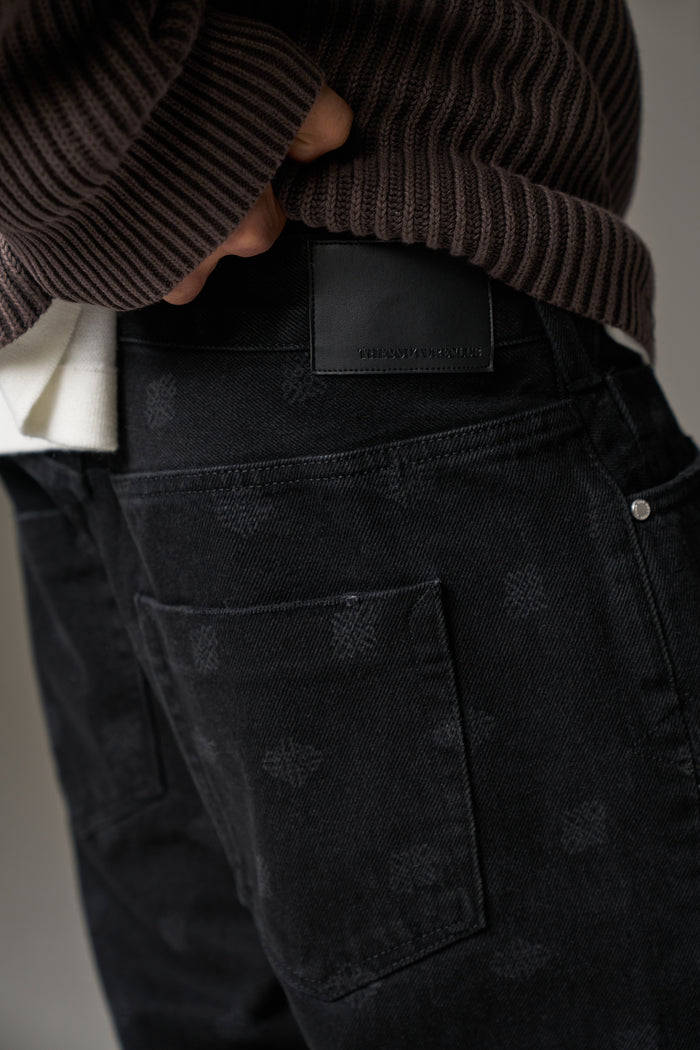 LASER PRINT EMBLEM JEANS - BLACK WASH