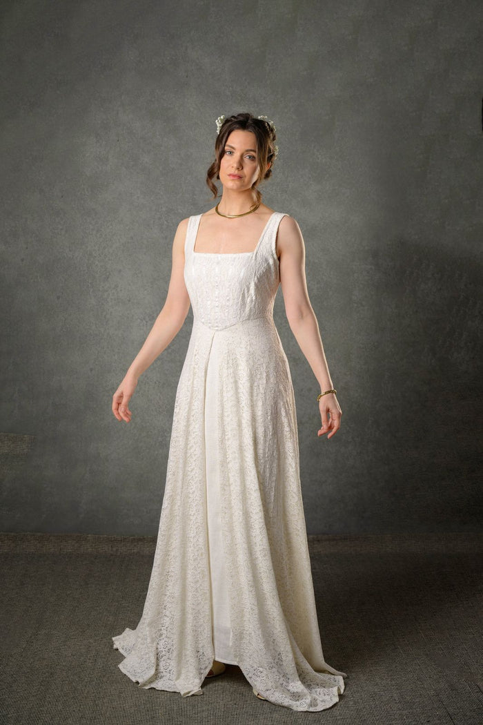 Folkloric Irish wedding dress with square neckline, fitted bodice and full-length flowing skirt in sustainable natural cotton