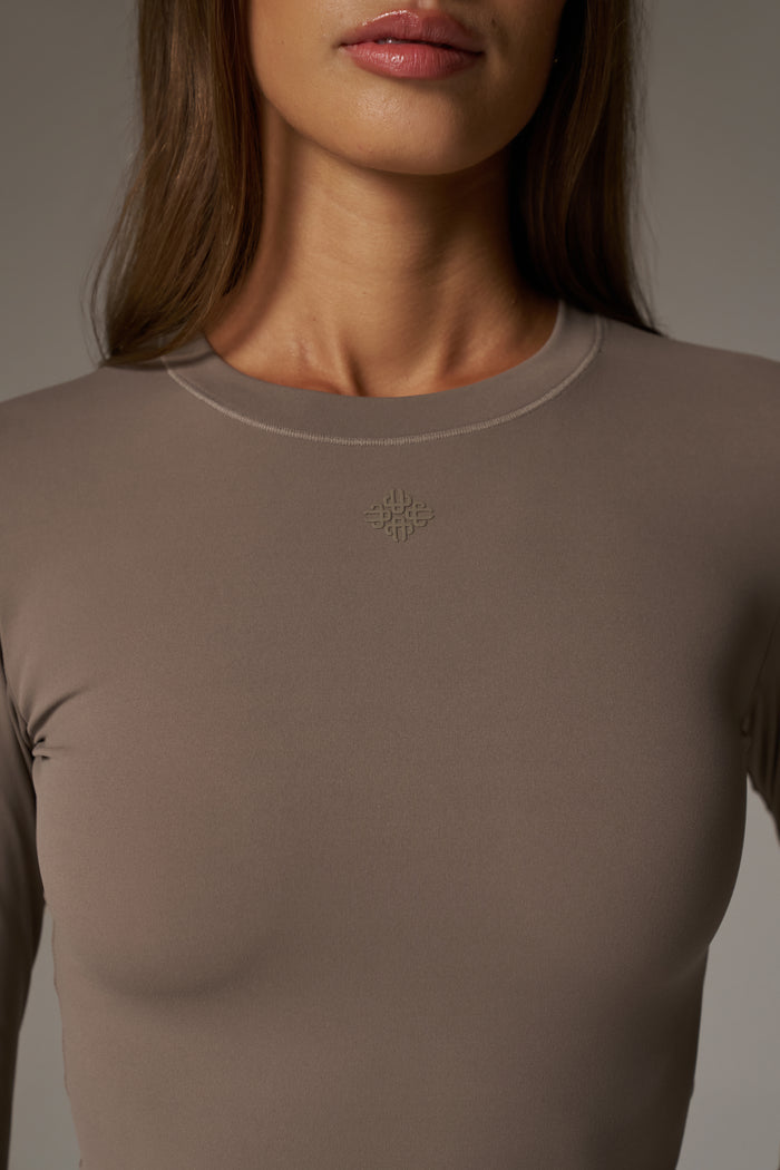 SCULPTING STRETCH LONG SLEEVE TOP - COCOA