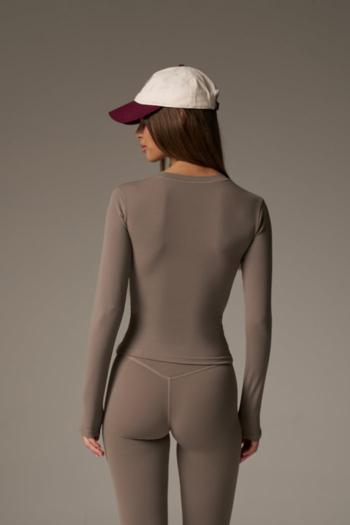 SCULPTING STRETCH LONG SLEEVE TOP - COCOA