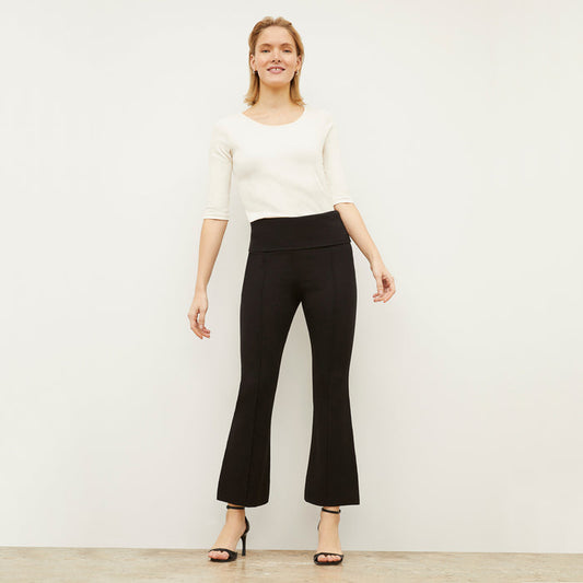 Front image of a woman wearing the Shiloh pant in Black | Lead