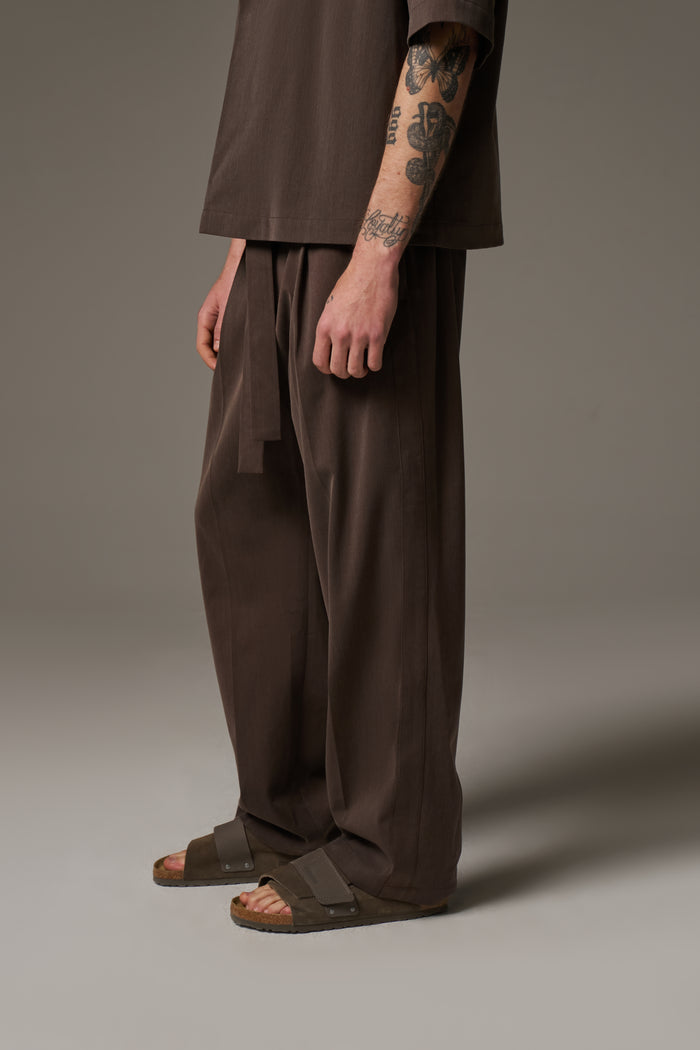 SMART TIE BELTED TROUSERS - BROWN
