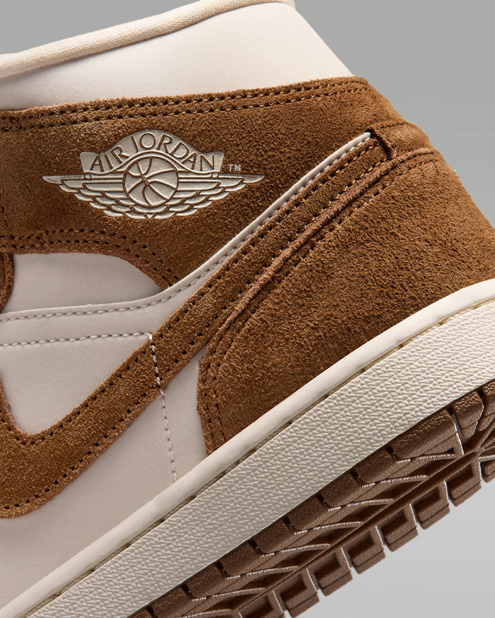 Nike Woman's Air Jordan 1 Mid BQ6472 203