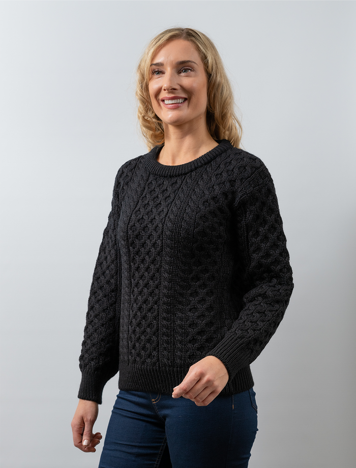 WOMEN'S HEAVYWEIGHT TRADITIONAL ARAN WOOL SWEATER - Black #color_black